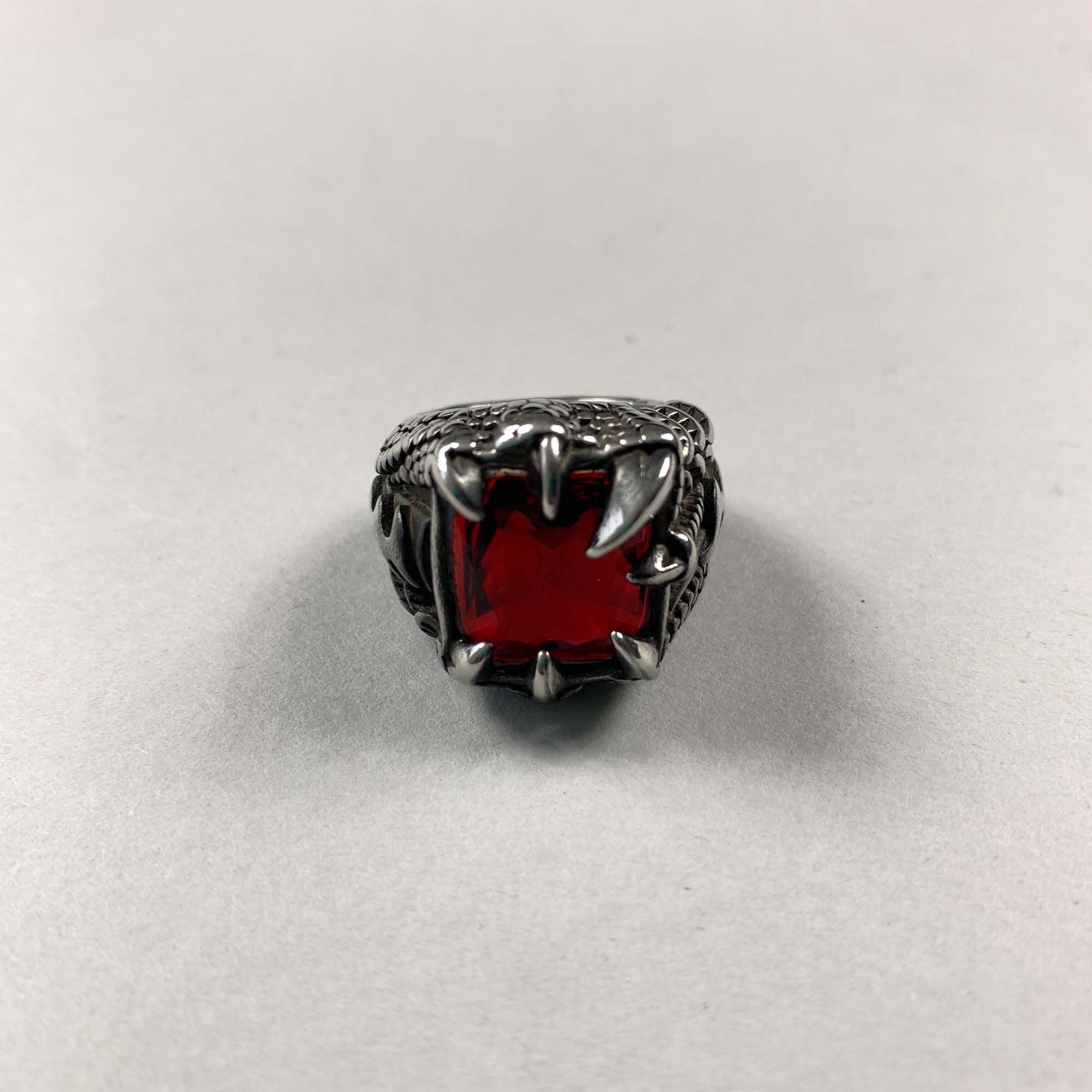 Vintage Chunky Costume Gothic Red Gemstone Ring - size N