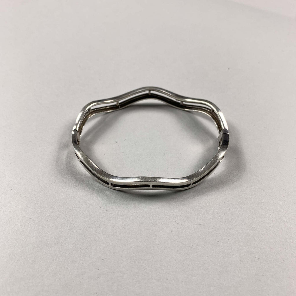 Vintage 925 Sterling Silver Wavy Clasp Bangle