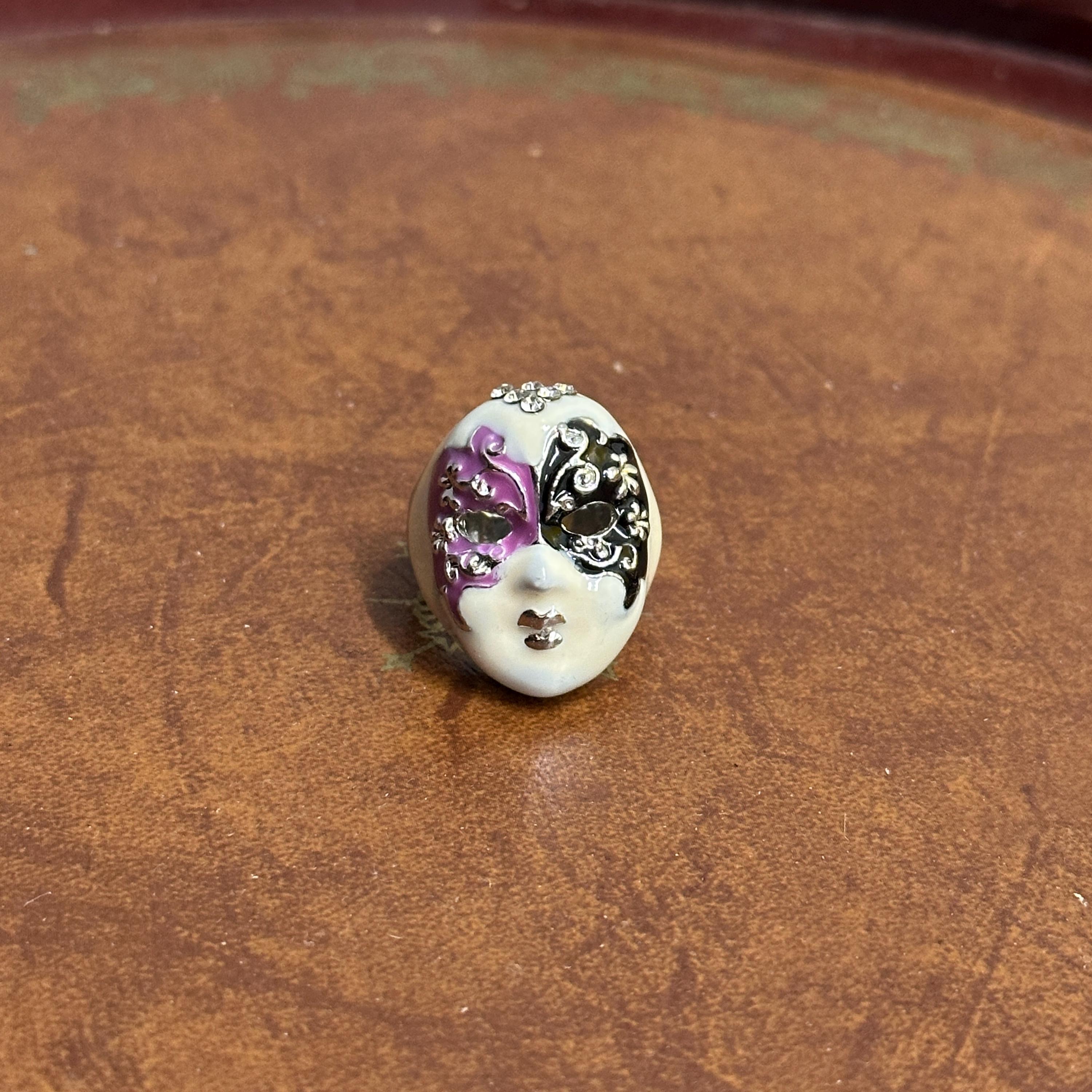 Unusual Statement Masquerade Mask Ring White/Silver Tone Various Colours & Sizes
