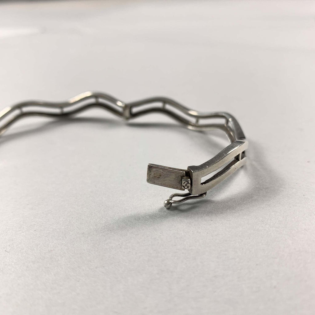 Vintage 925 Sterling Silver Wavy Clasp Bangle