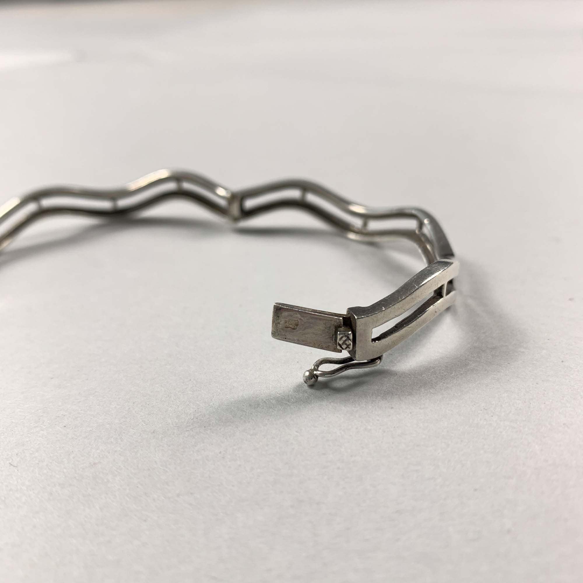 Vintage 925 Sterling Silver Wavy Clasp Bangle