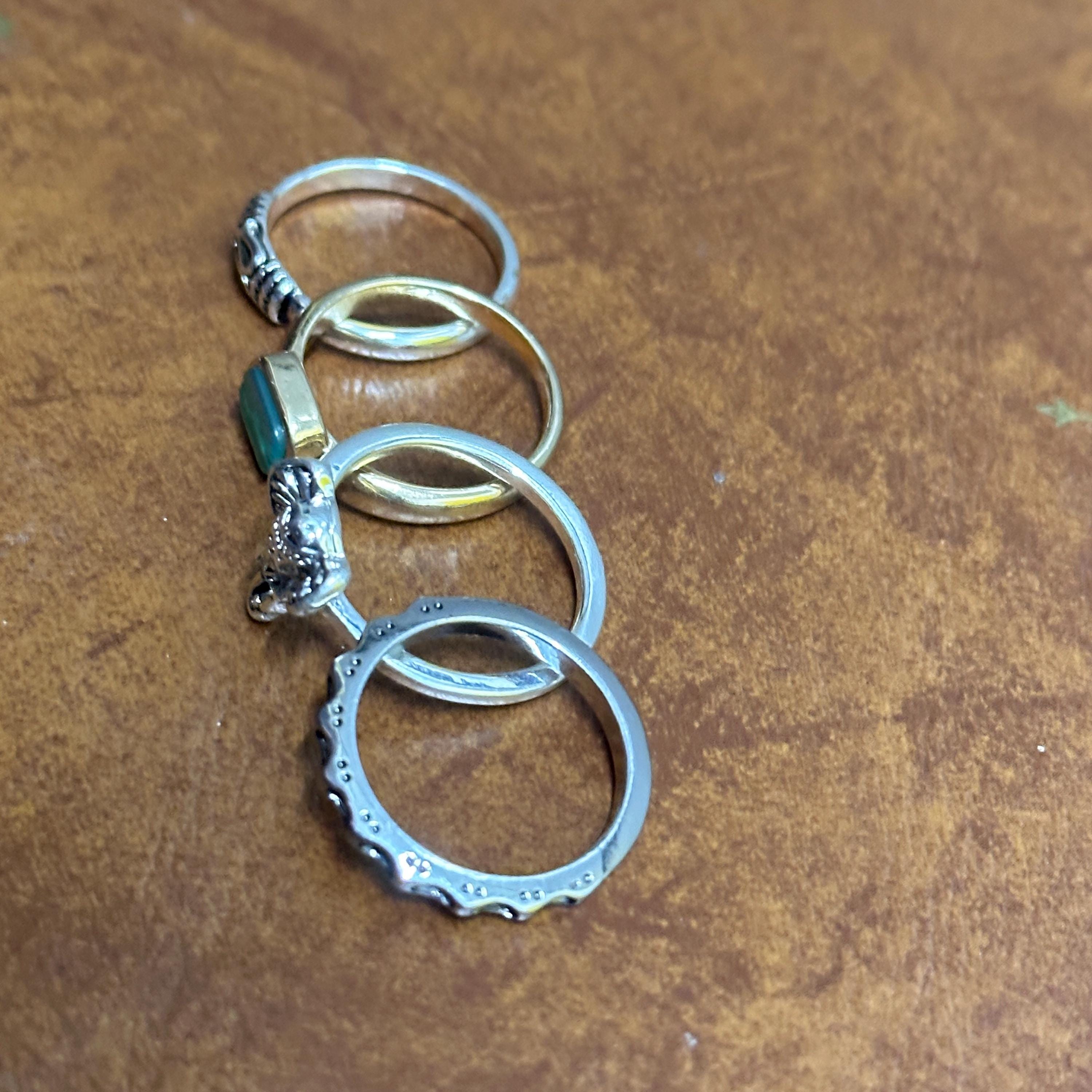 Vintage Gothic Costume Ring Bundle Silver/Gold Tone Ring Collection 4 Pieces - Size R