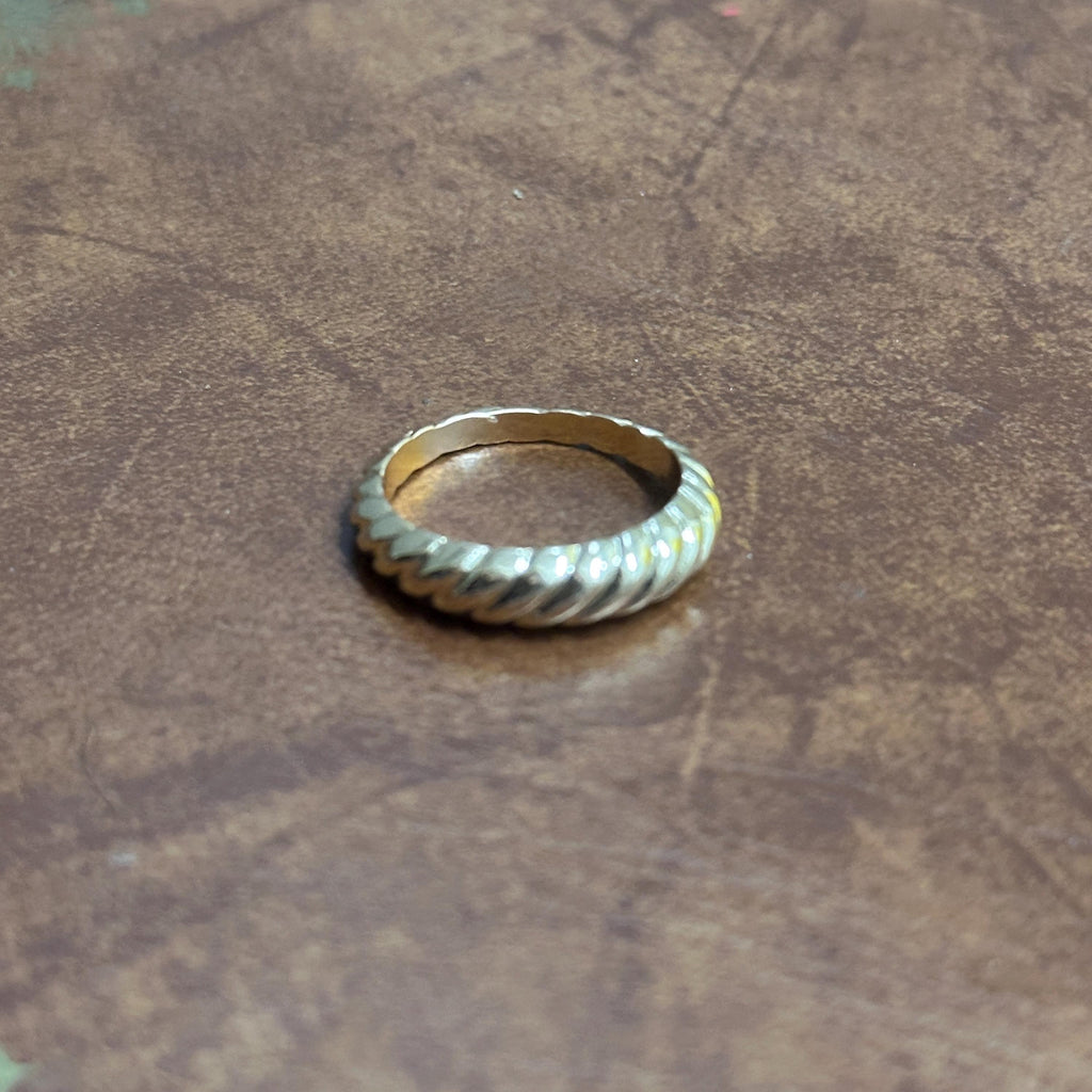Vintage Classic Evening Stackable Ring Collection Silver/Gold Tone Ring Bundle 4 Pieces - Size S