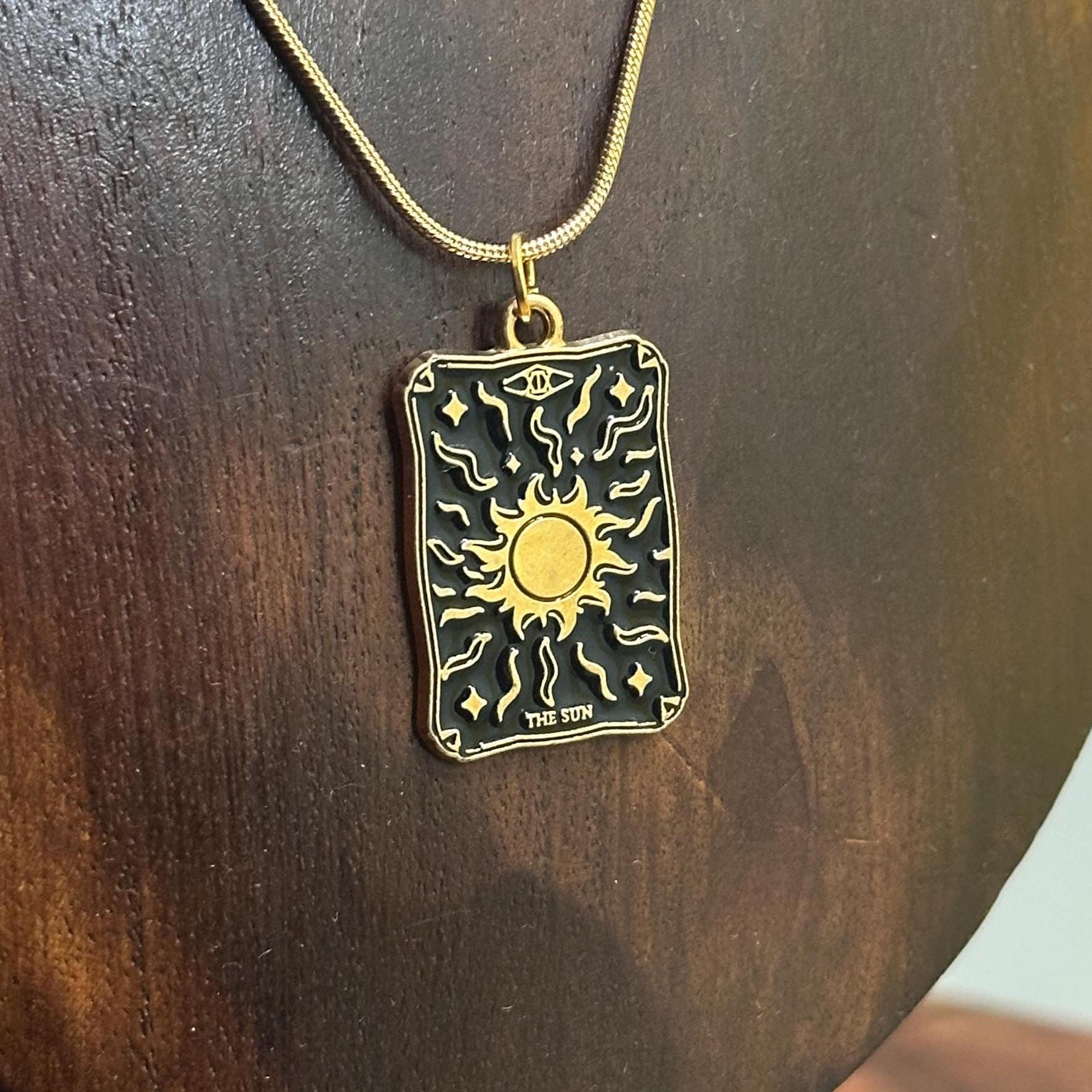 Retro The Sun Tarot Card Pendant Necklace Gold Tone Snake Chain Lucky Gift