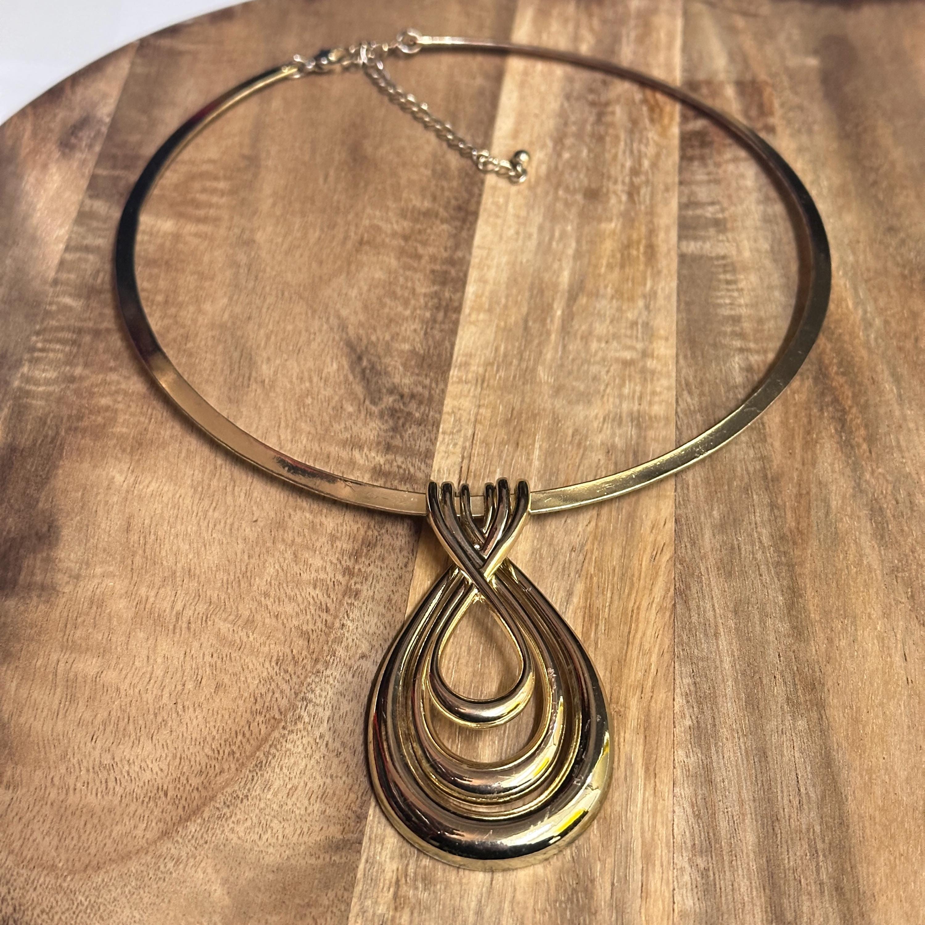 Vintage Gold Tone Solid Choker Collar Necklace Teardrop Pendant Costume Jewellery