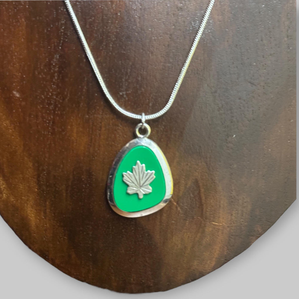 Vintage Green Maple Leaf Pendant Necklace Silver Tone Unique Gift Unisex