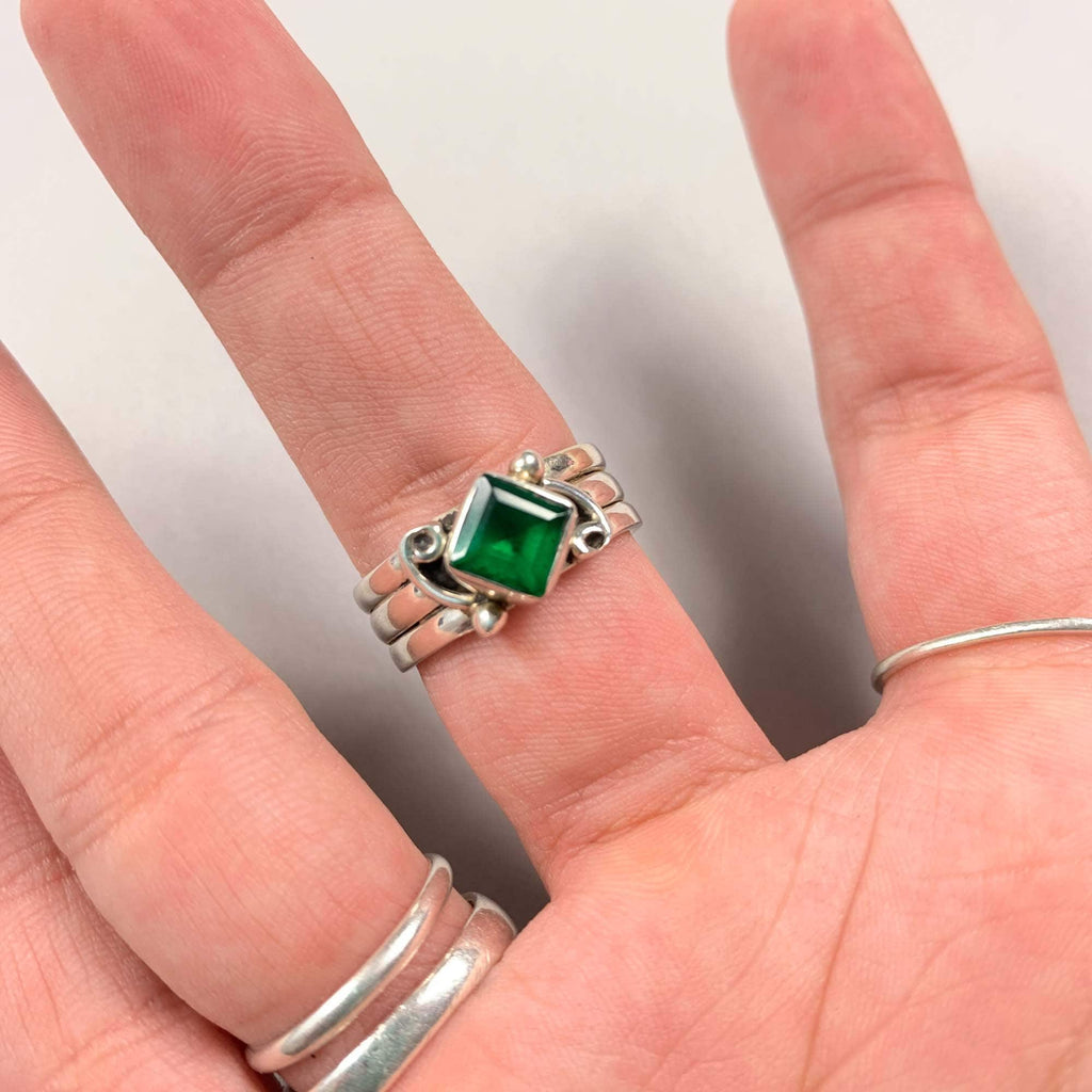 Vintage 925 Sterling Silver Band Ring with Green Stone Size O