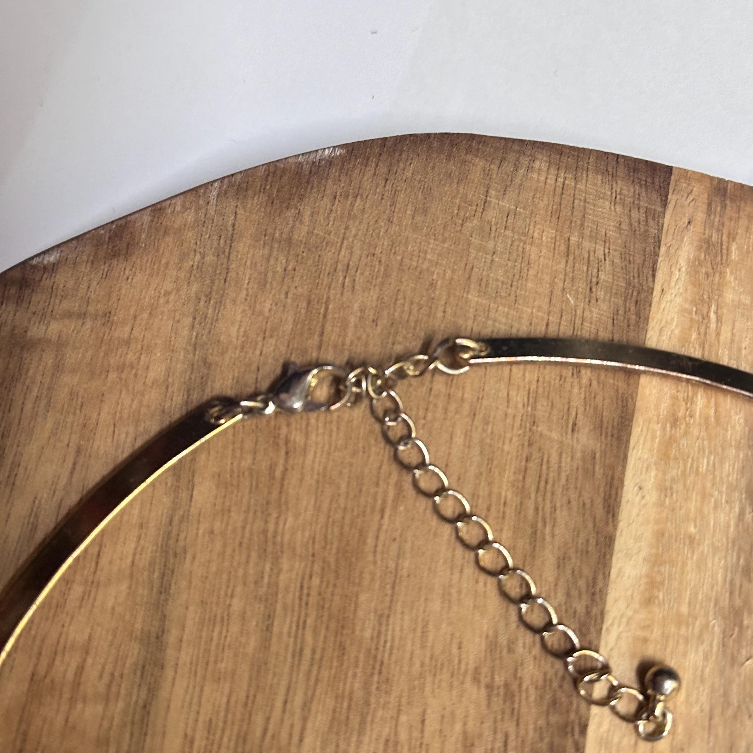 Vintage Gold Tone Solid Choker Collar Necklace Teardrop Pendant Costume Jewellery