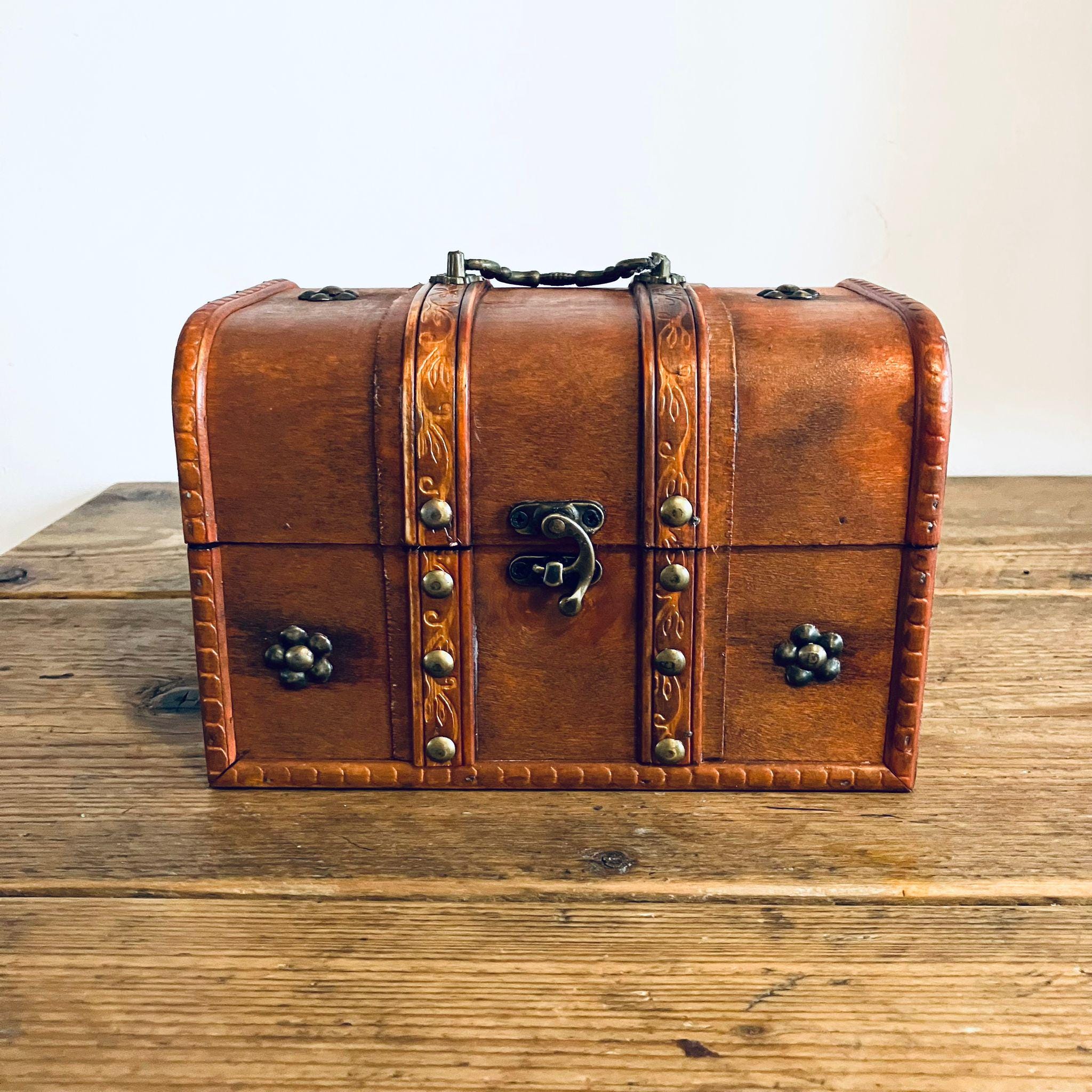 Vintage Style Medium Wooden Treasure Chest Trinket Jewellery Smoking Cigar Box Gift