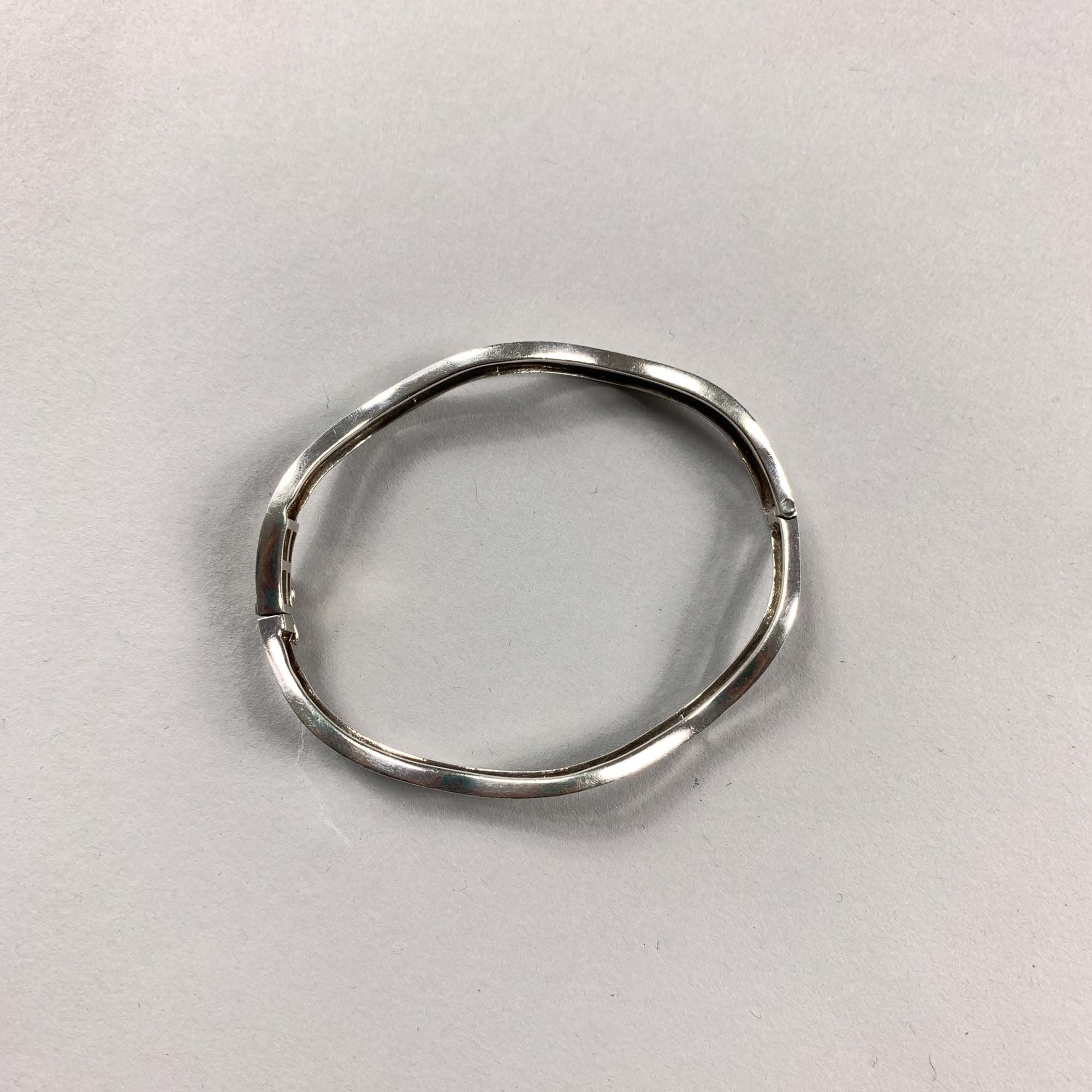 Vintage 925 Sterling Silver Wavy Clasp Bangle