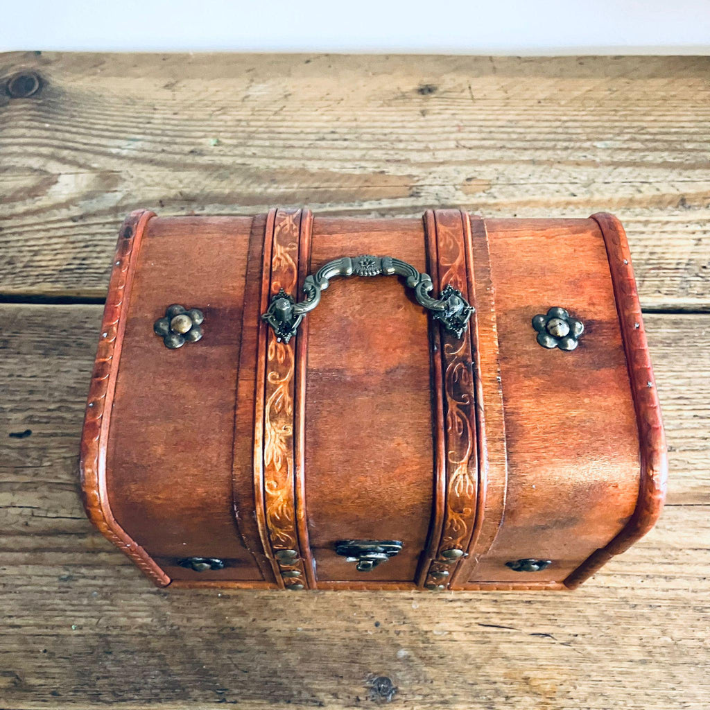 Vintage Style Medium Wooden Treasure Chest Trinket Jewellery Smoking Cigar Box Gift