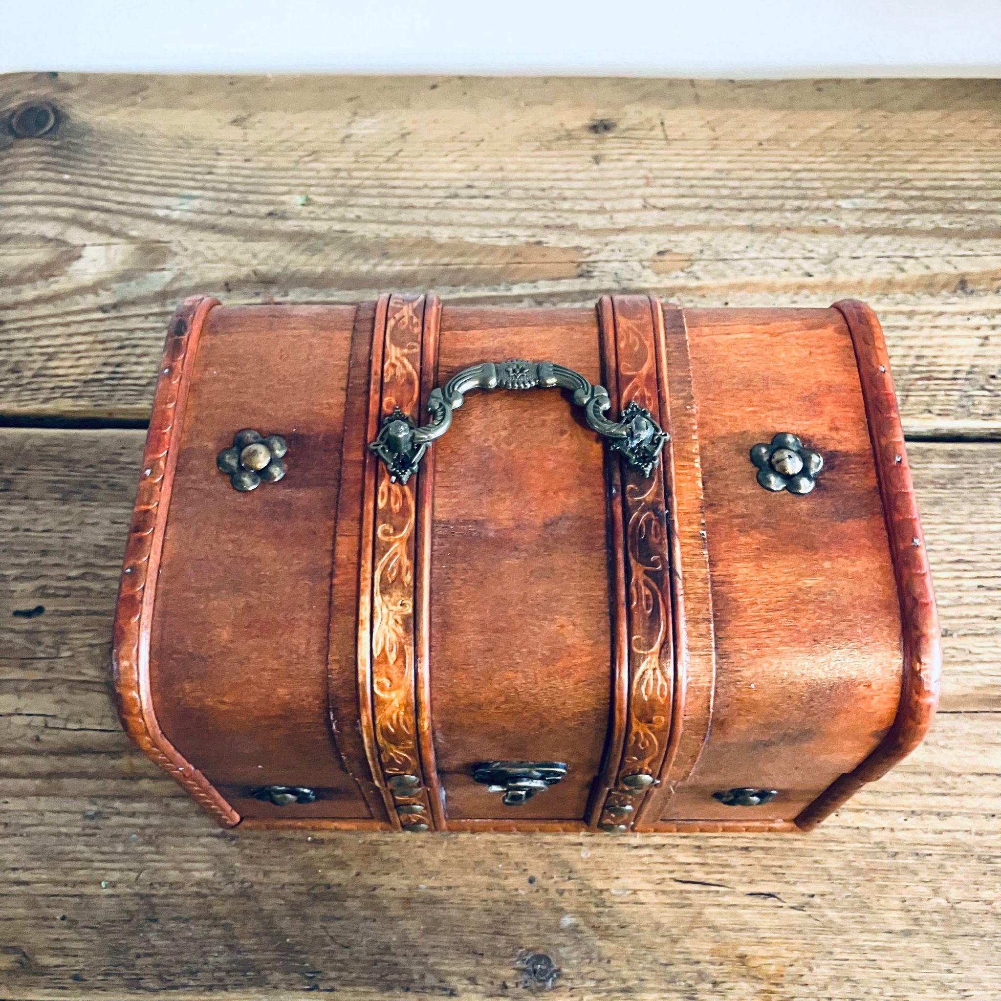 Vintage Style Medium Wooden Treasure Chest Trinket Jewellery Smoking Cigar Box Gift