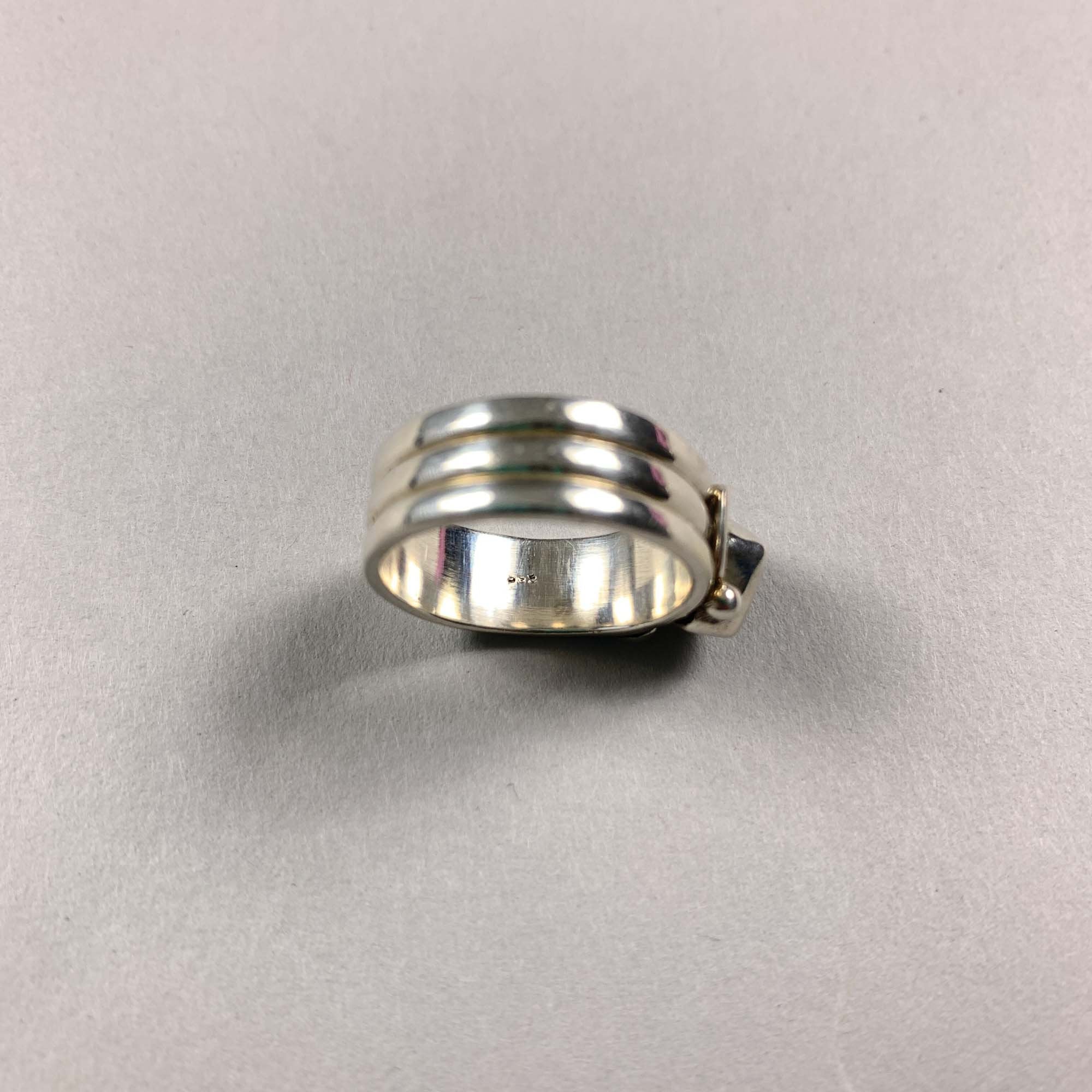 Vintage 925 Sterling Silver Band Ring with Green Stone Size O