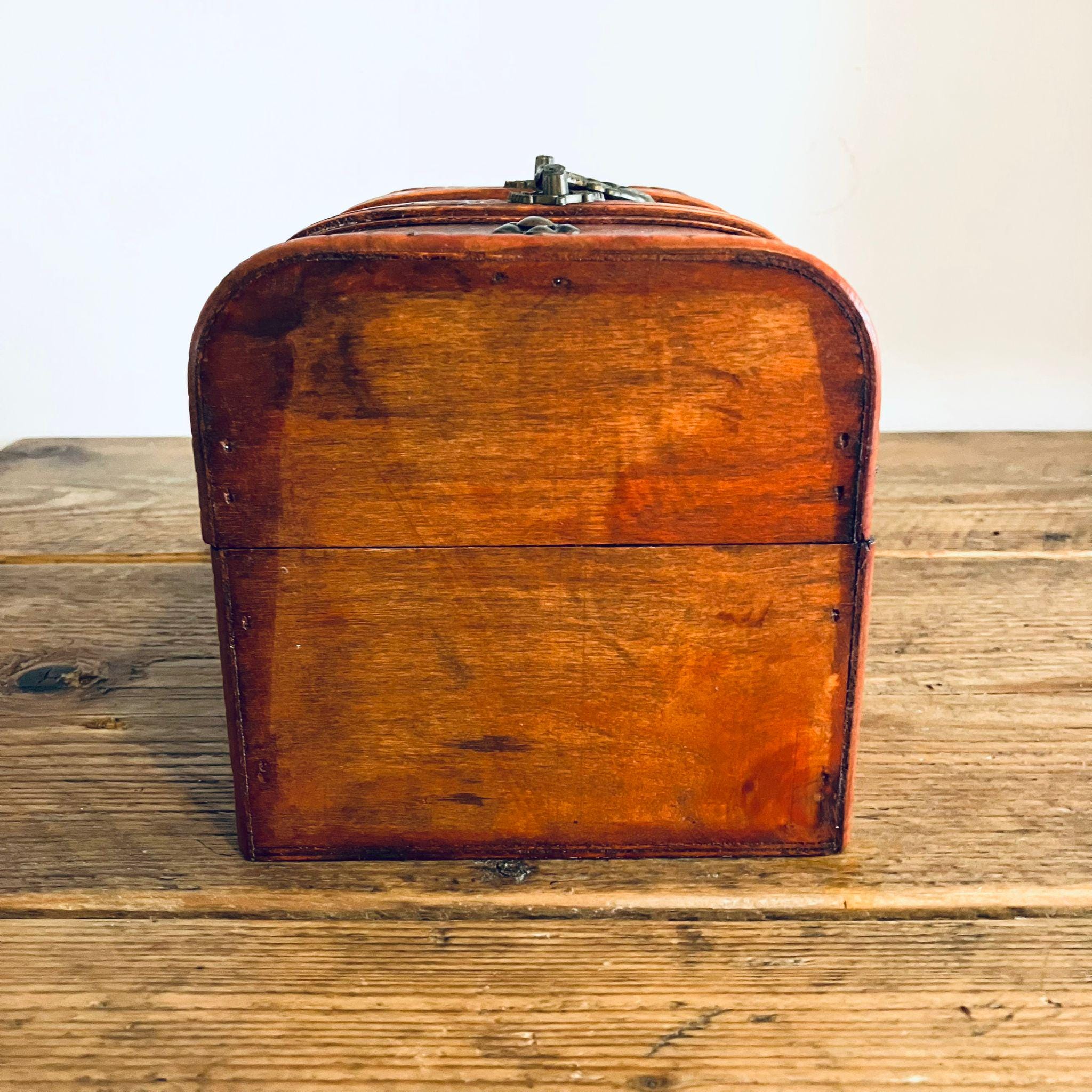 Vintage Style Medium Wooden Treasure Chest Trinket Jewellery Smoking Cigar Box Gift
