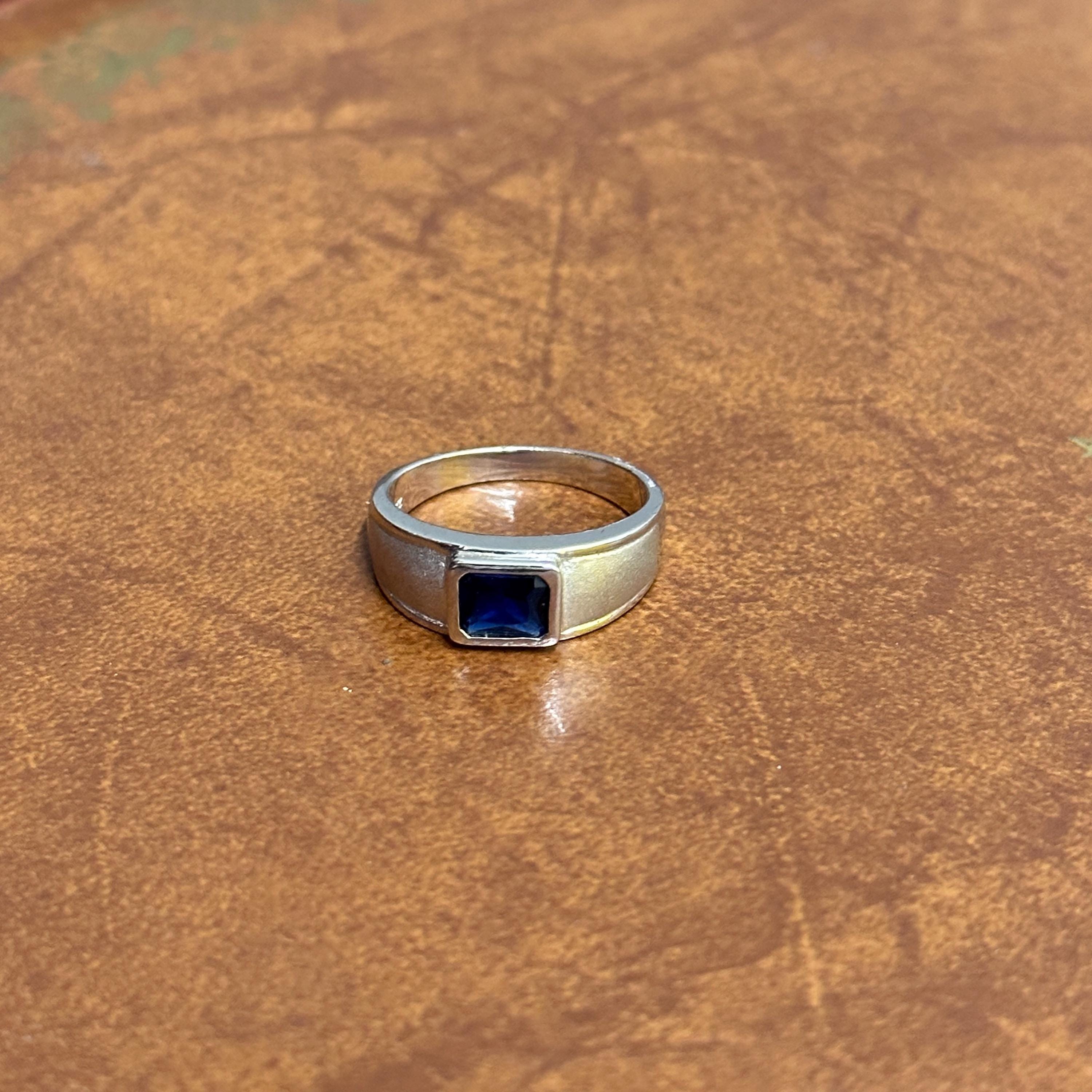 Vintage Classic Square 925 Solid Silver Deep Blue Gemstone Ring - Size O
