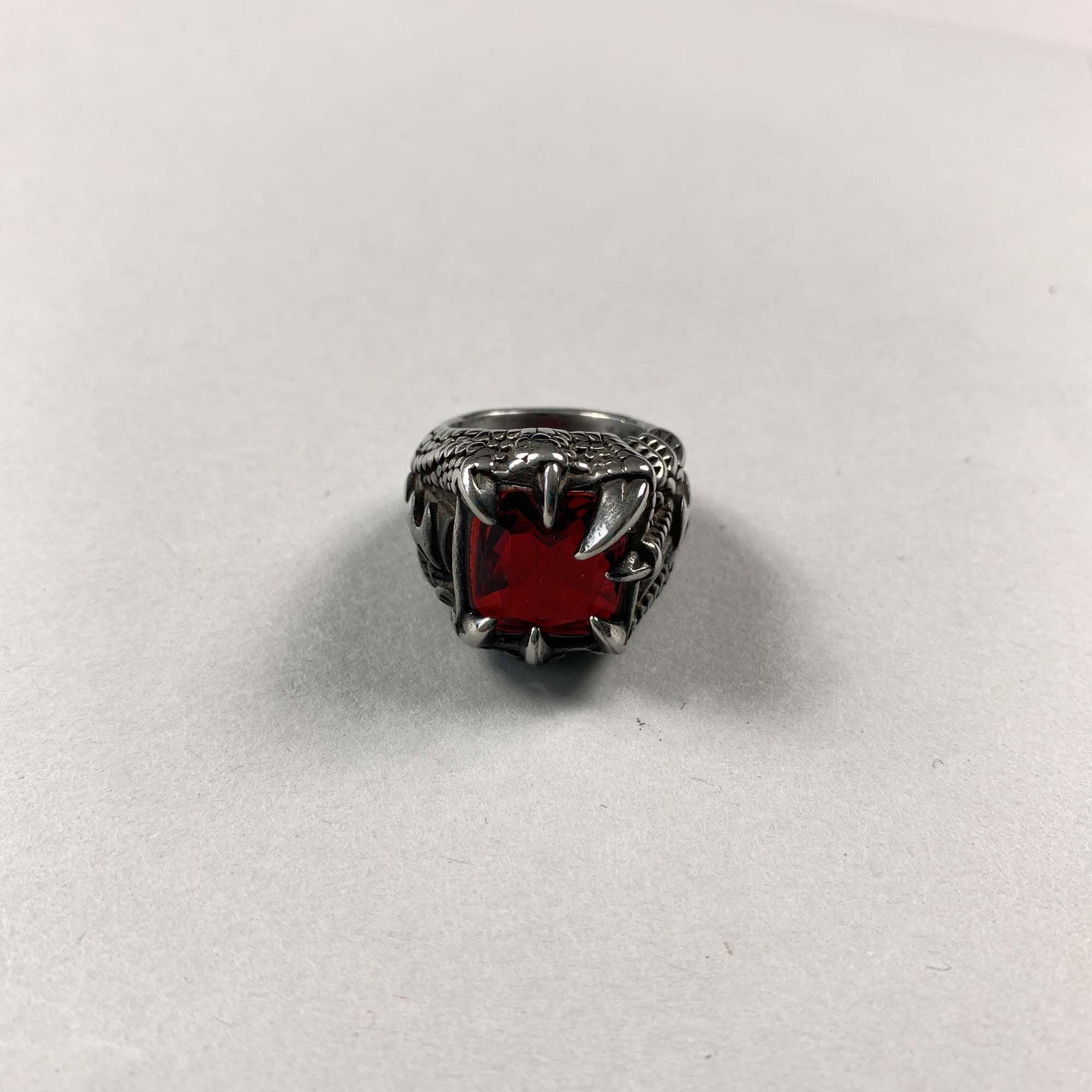 Vintage Chunky Costume Gothic Red Gemstone Ring - size N