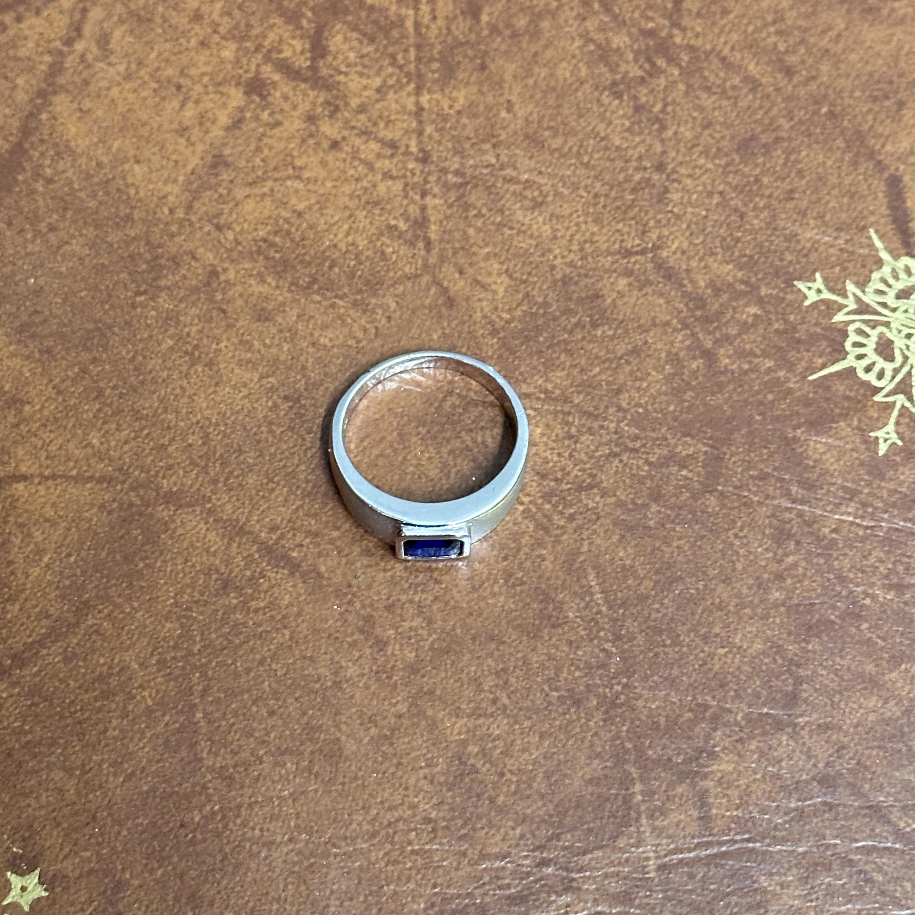Vintage Classic Square 925 Solid Silver Deep Blue Gemstone Ring - Size O